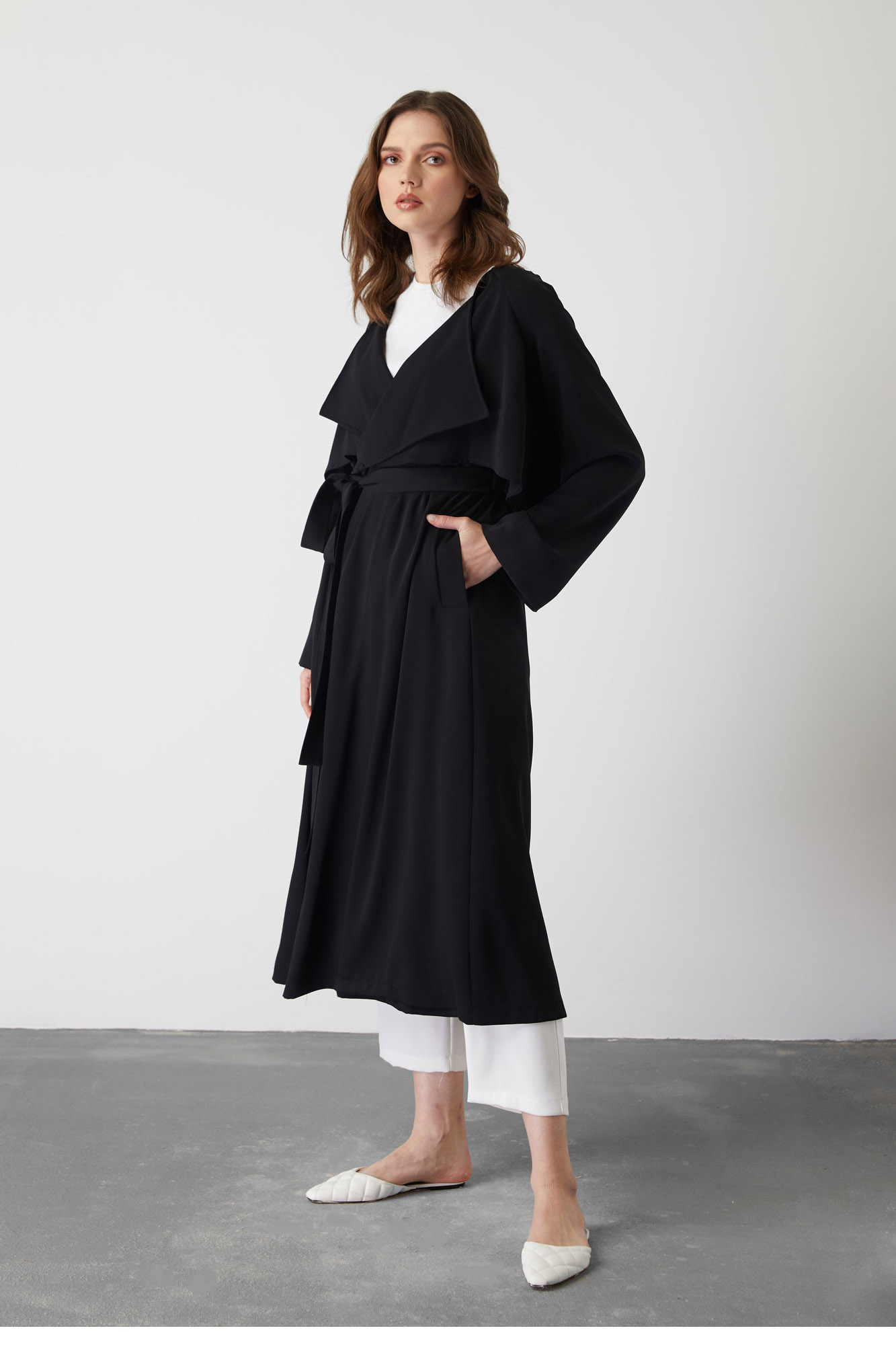 BELİ LASTİKLİ SİYAH TRENCH